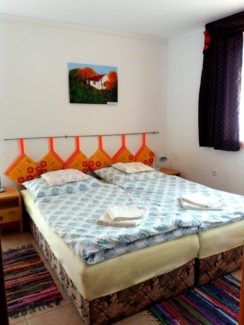 Julia Vendeghaz Sarrod Hotel Exterior photo