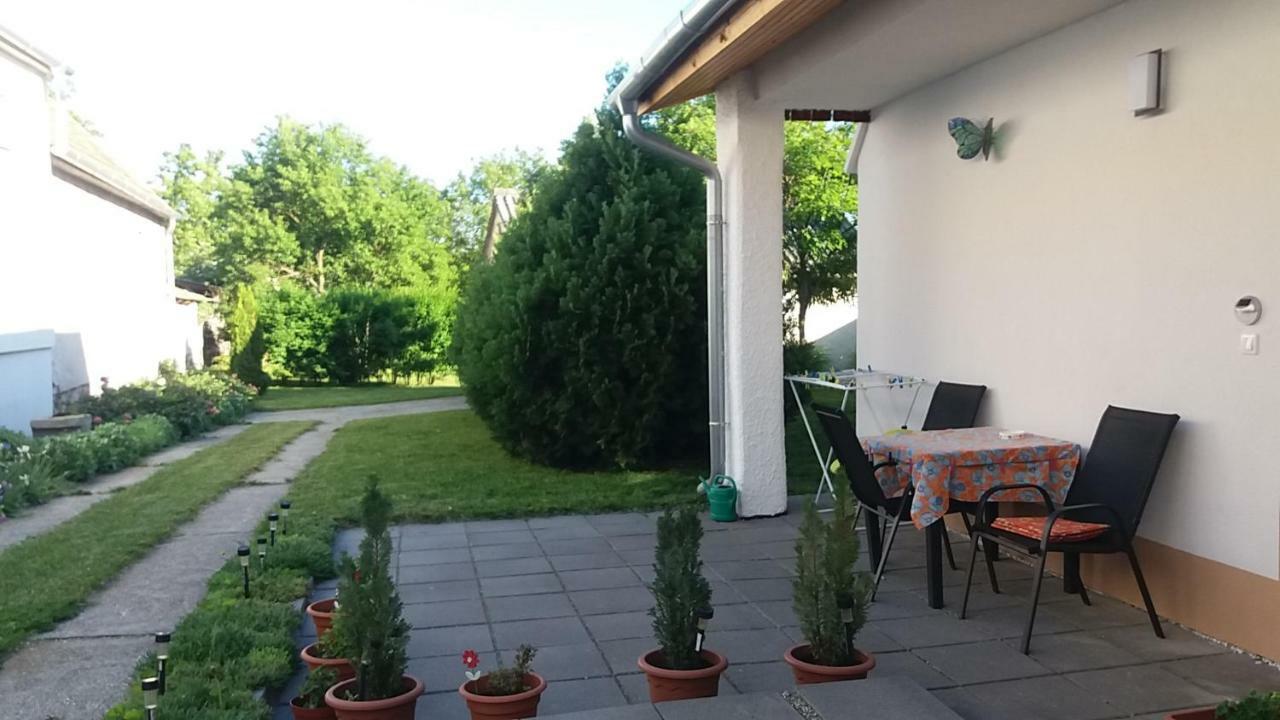 Julia Vendeghaz Sarrod Hotel Exterior photo