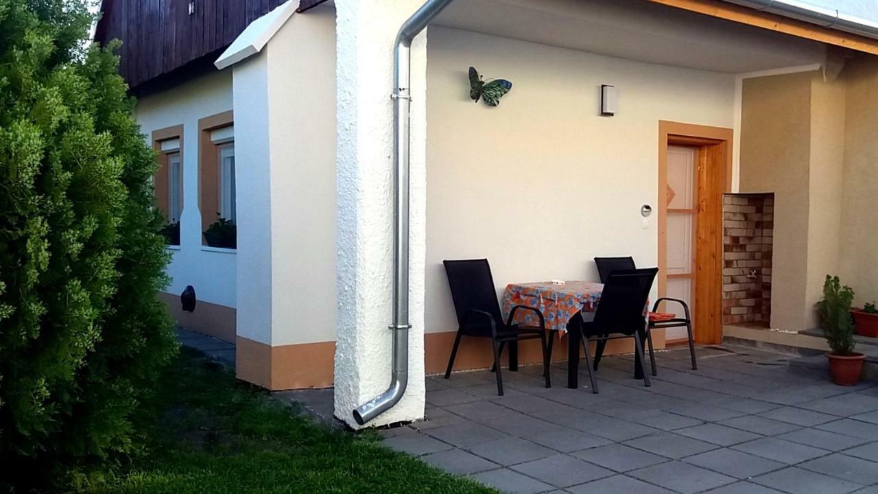 Julia Vendeghaz Sarrod Hotel Exterior photo